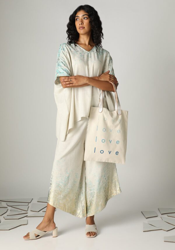 Love Tote bag